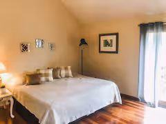 Top floor king bedroom with en suite bathroom at Cave and Creek